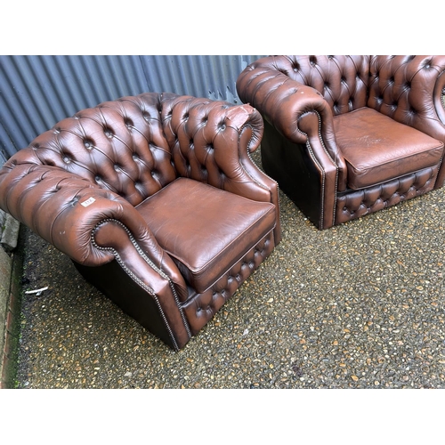 113 - A pair of brown leather chesterfield club armchairs (one arm AF)