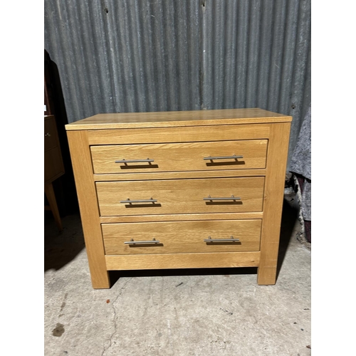 145 - A modern light oak chest of three drawers 86x45x78