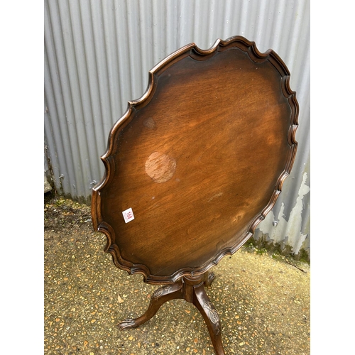 168 - A large mahogany pie crust snap top table 78cm diameter