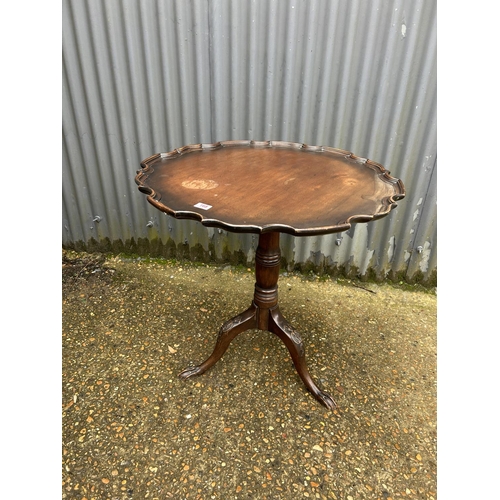 168 - A large mahogany pie crust snap top table 78cm diameter