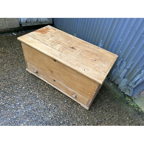 183 - A large country pine mule chest 124x60x66