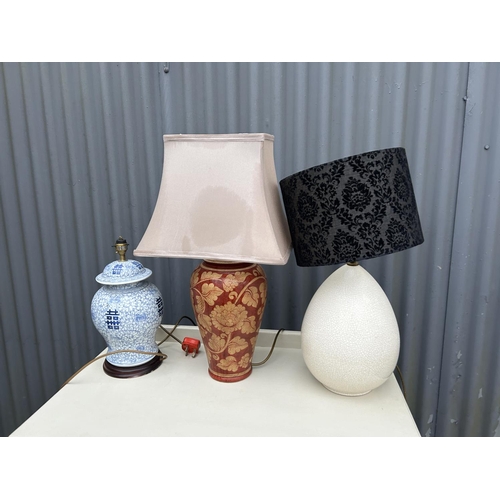 195 - A collection of nine good quality table lamps