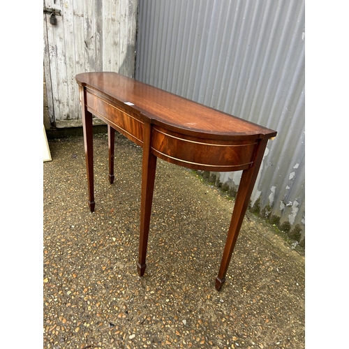 207 - A reproduction mahogany hall table 122x35x84