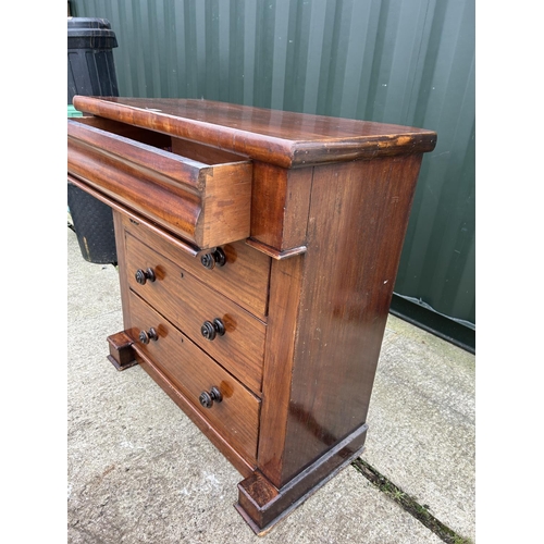 282 - A Victorian mahogany chest of four drawers 108x53x110