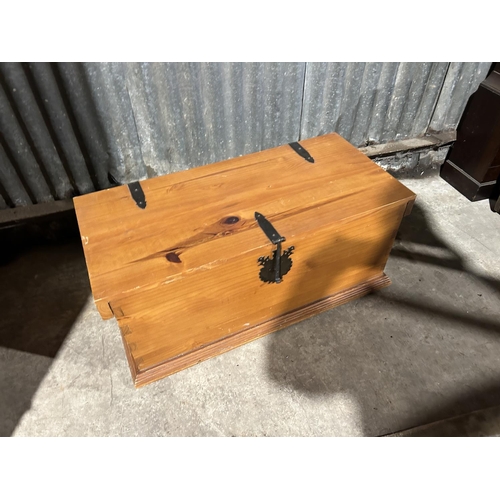 32 - A pine blanket box chest