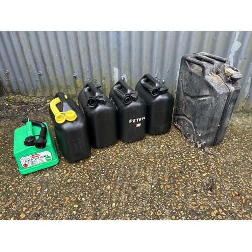 335 - A jerry can and 5 fuel cans