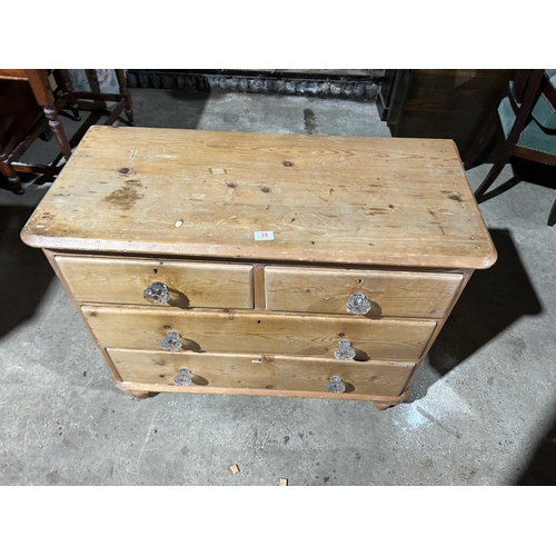 39 - An antique pine chest of four drawers 98x44x80