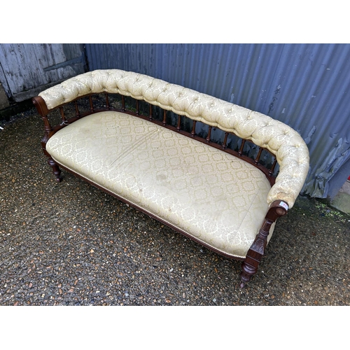 81 - An Edwardian love seat chaise with gold pattern upholstery 160cm wide