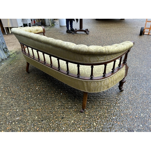 81 - An Edwardian love seat chaise with gold pattern upholstery 160cm wide