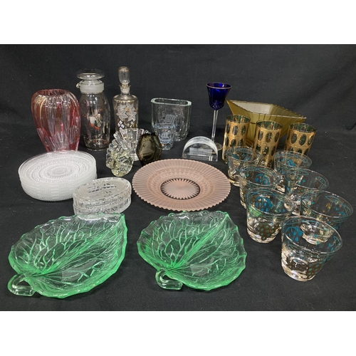 520 - Collection of decorative glassware