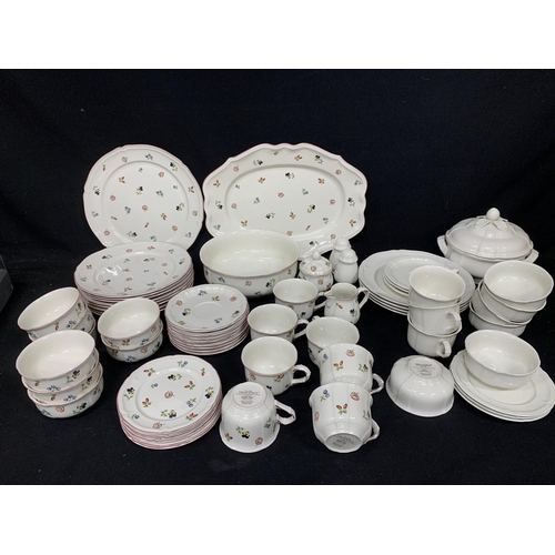 542 - Villeroy & Boch Petite Fleur; 8 Sm bowls, 7 teacups & 8 saucers, milk jug & sugar bowl, 6 teaplates,... 