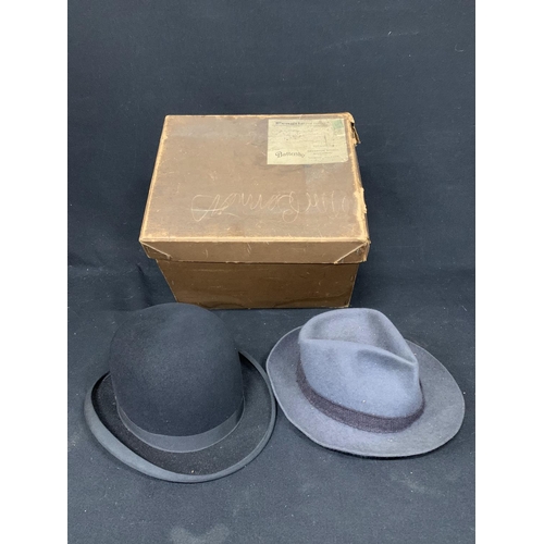 550 - Bowler hat and felt hat with vintage hat box