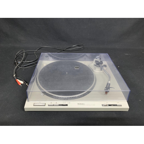 608 - Technics Direct Drive Automatic turntable SL-D202