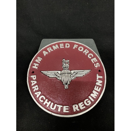 655 - Parachute Regiment cast iron Sign, diameter 24cms