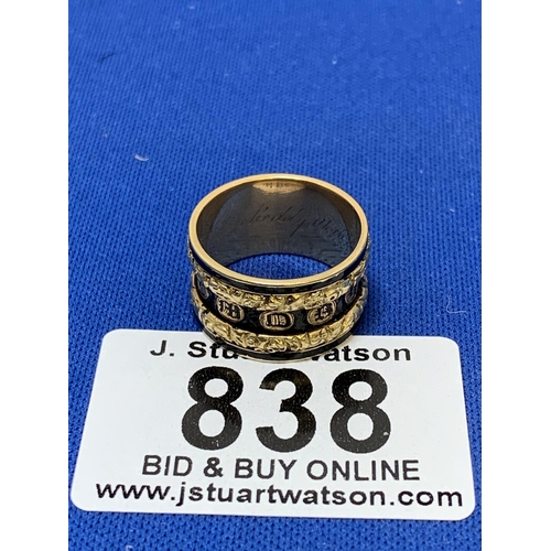 838 - Georgian Hallmarked 18ct Gold Memorial  Ring, engraved internally 'Mrs Ann Roddy 16 Nov 1831 at 85',... 