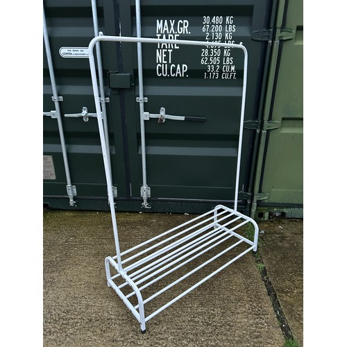 255 - A modern white metal clothes rail