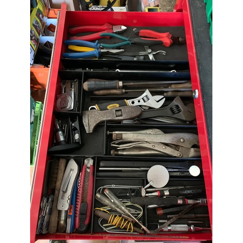 379 - A Clarke 6 drawer tool chest - Loaded with assorted Draper and other tools including spanner stets, ... 