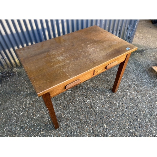 105 - A early 20th century oak two drawer writing table 105x67x77