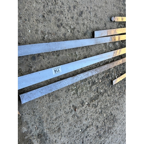 114 - 6 lengths of stainless steel bar (longest 230cm)
