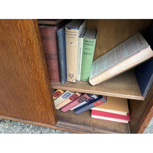 220 - An oak bookcase containing vintage books 77x26x120
