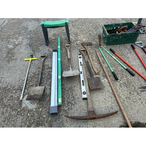 233 - Collection of garden hand tools, fluorescent light, crate of tools, kneeler and umbrella stand