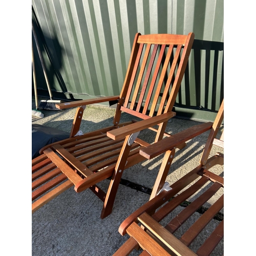 260 - A pair of folding hardwood steamer style garden chairs with cushions