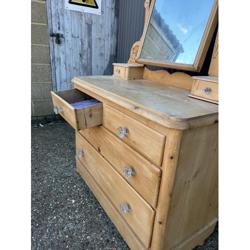 35 - An antique pine dressing chest of 4 105x50x80