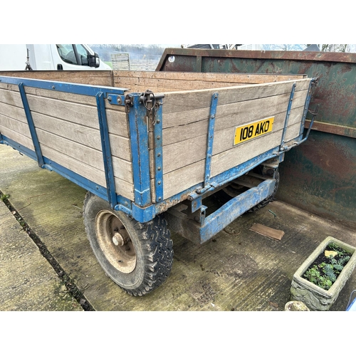 397 - A heavy duty hydraulic tipper trailer by F W Wheatley with drop sides 200x300cm