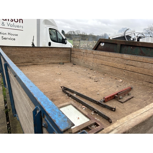 397 - A heavy duty hydraulic tipper trailer by F W Wheatley with drop sides 200x300cm