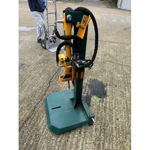 398 - A tractor mounted hydraulic log splitter by Crofter