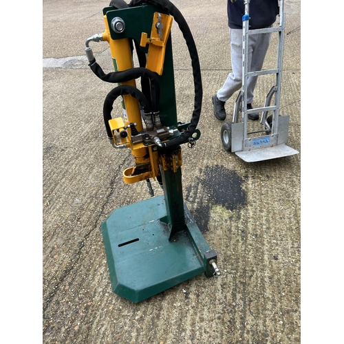 398 - A tractor mounted hydraulic log splitter by Crofter