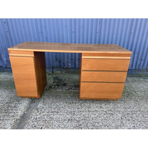 6 - A mid century teak kneehole desk by TAPLEY 33  - 140x54x74