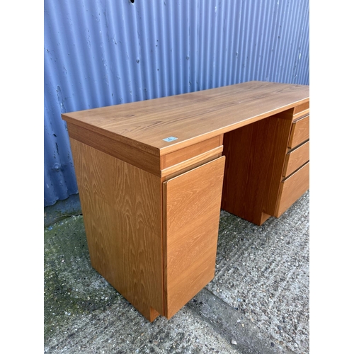 6 - A mid century teak kneehole desk by TAPLEY 33  - 140x54x74