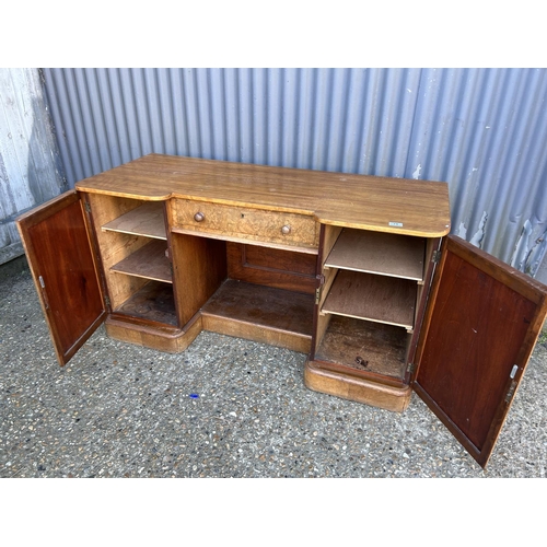 78 - A Victorian walnut kneehole desk 130x55x73