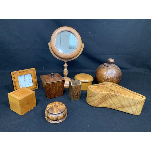 470 - Collection of woodenware including Trinket Box by Alan Williams 1988