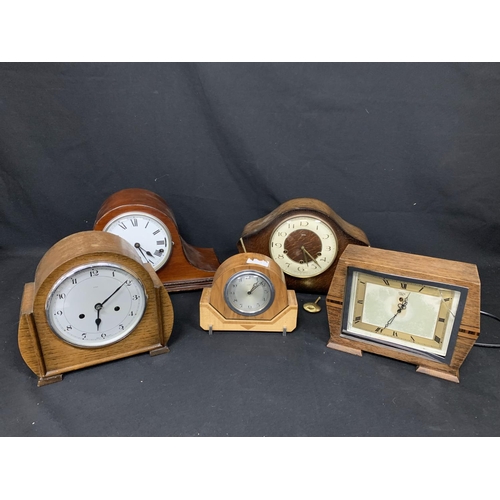 561 - 5 mantel clocks