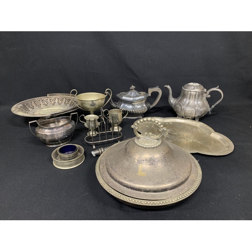 680 - Collection of plated ware