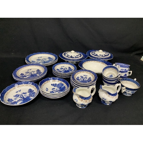 785 - 39 pieces Booths Real Old Willow Pattern dinnerware