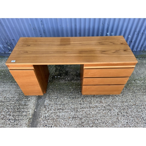 202 - A mid century teak kneehole desk by TAPLEY 33  - 140x54x74