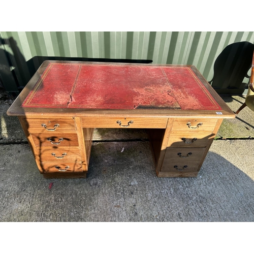 220 - A mahogany kneehole desk for restoration 152x9077