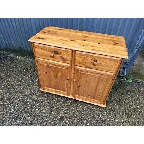134 - A modern pine two drawer sideboard 90x42x80