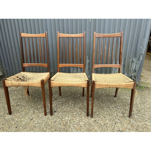 14 - A set of three mid century teak chairs by MOGENS KOLD - Af
