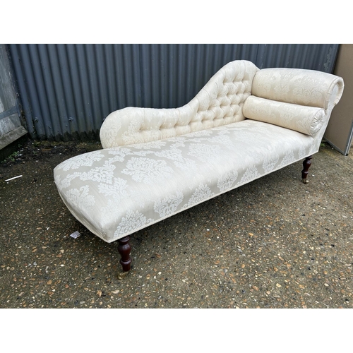 162 - A beige pattern buttoned chaise seat. 150 cm long