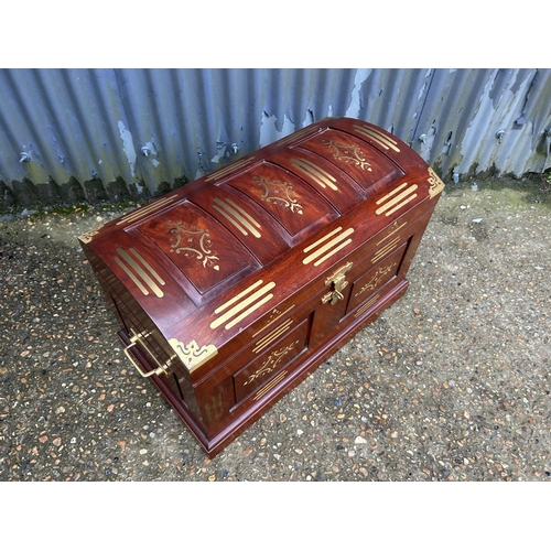 163 - A brass inlaid dome top trunk with inner tray 77x40x50