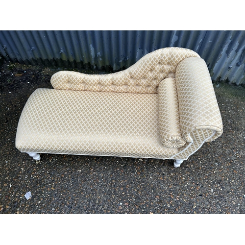 174 - A small gold pattern chaise