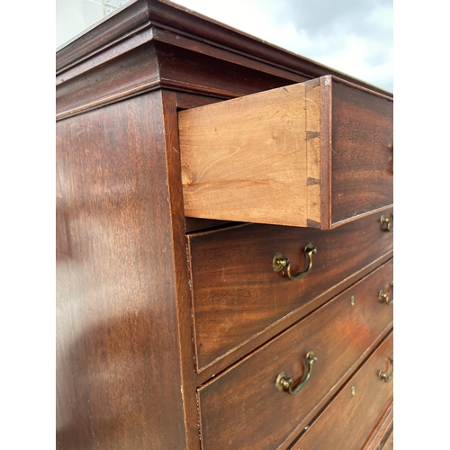 30 - An early Victorian mahogany chest on chest 110x 55x 180