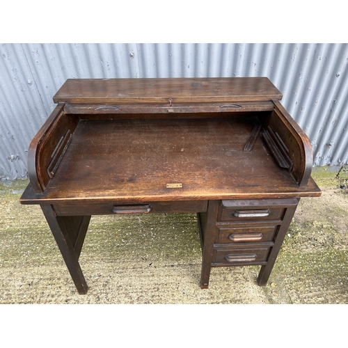 31 - An oak roll top desk 100x80x 90