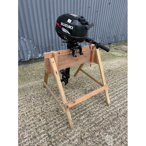 33 - A Suzuki 2.5 outboard motor with stand
