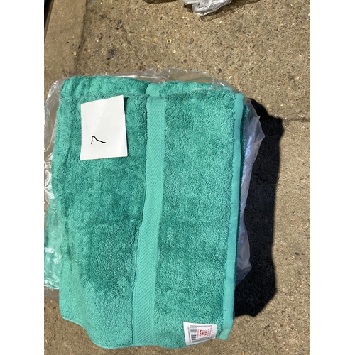 367 - 7 new green bath towel