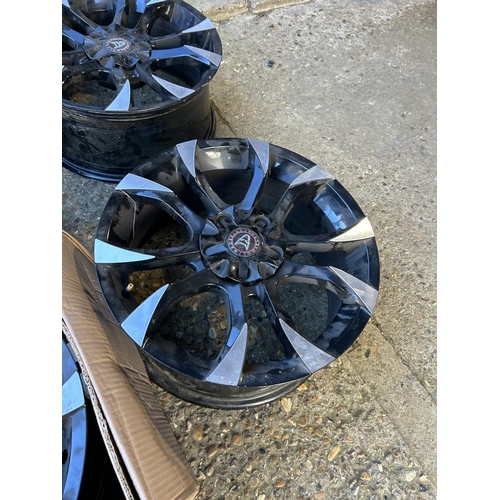 376 - A set of four wolf race alloy wheels 18 inch